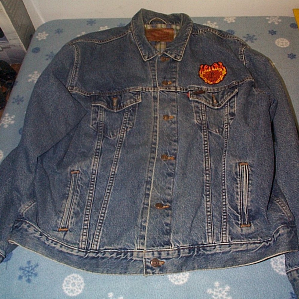 Vintage Levi's USA made Trucker jacket Plaid Lining Harley patches size XL